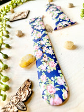 Load image into Gallery viewer, Floral silicone replacement watchband
